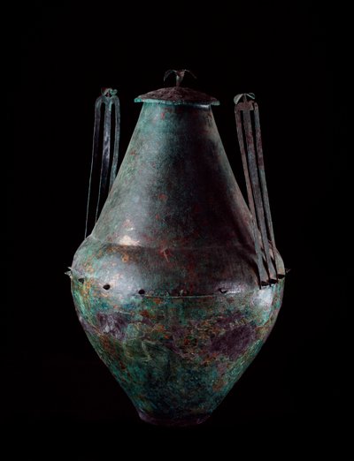 Civilisation étrusque : vase biconique en bronze avec double anse et couvercle de la tombe du char en bronze à Vulci, 680-670 av. J.-C. - Etruscan