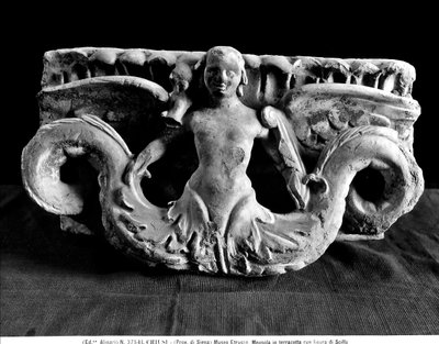 Corniche avec la figure de Scilla - Etruscan