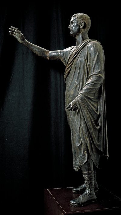 Art étrusque romain: statue en bronze d
