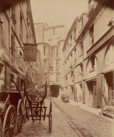 Cour du Dragon (Dragon Court),1905 (photo) - Eugène Atget