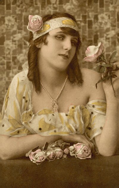 Femme posant avec des fleurs (photo couleur) - European Photographer