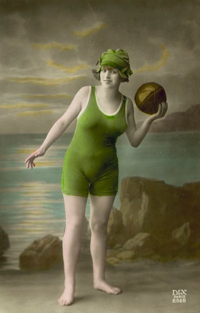 Jeune femme en maillot de bain - European Photographer