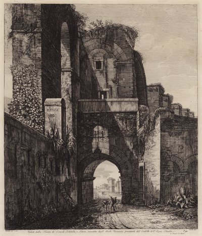 Arches des consuls Dolabella et Silanus enfermées dans les arches néroniennes de l