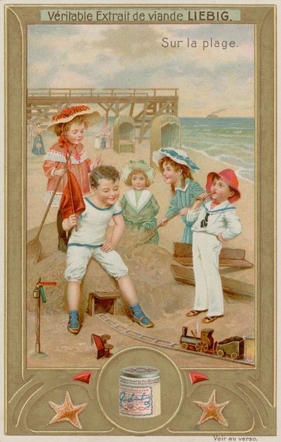 Enfants Jouant avec un Train Jouet - European School