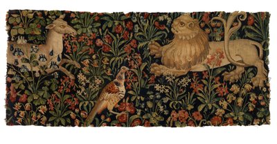 Fragment de tapisserie mille fleurs représentant une biche, un lion et un faisan - European School