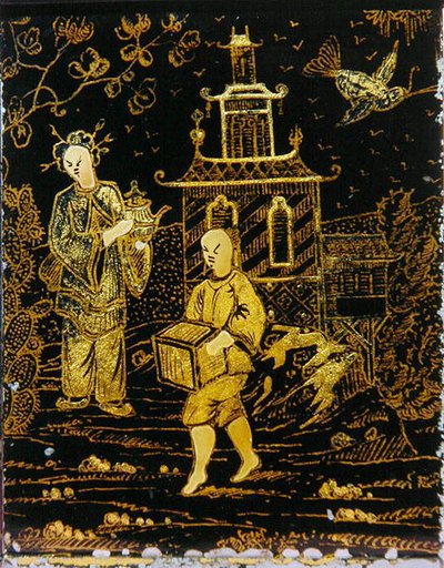 Boîte à thé à la manière chinoise représentant un porteur et une dame portant une théière - European School