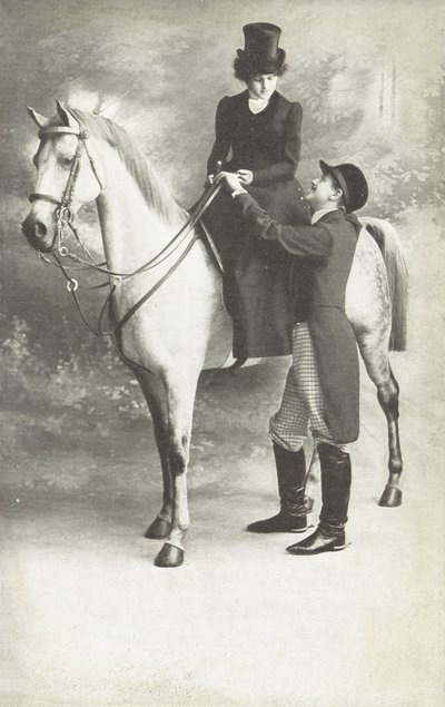 Femme et homme en tenue d