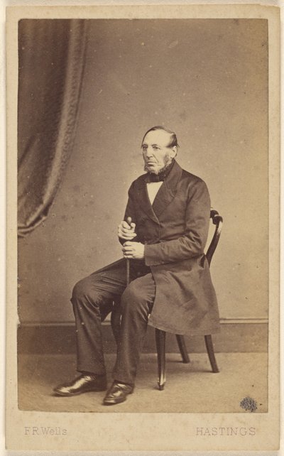 [Homme âgé non identifié, barbe sans moustache, assis]. - F.R. Wells