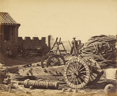 Intérieur de Pehtang montrant le magasin et le canon en bois, 1er août 1860 - Felice Beato