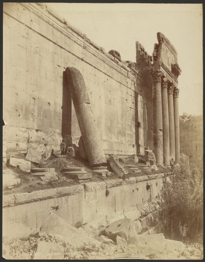 Balbek, Colonne inclinée - Félix Bonfils