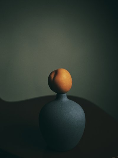 Vase couleur pêche foncé - FiguraNYC Photography