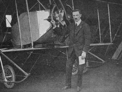 Un des meilleurs instructeurs : Lewis WF Turner à côté d