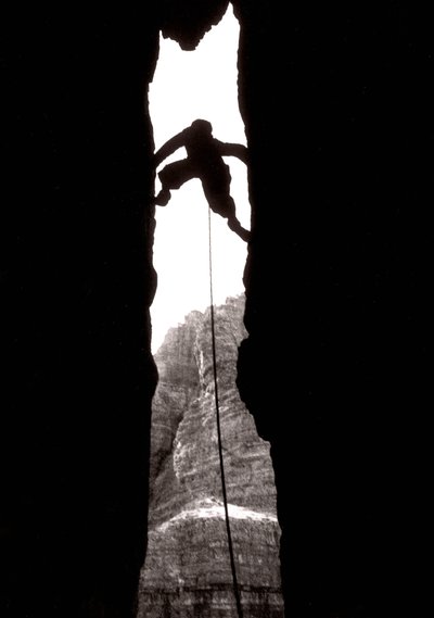 "La grande cheminée du pic principal de Lavaredo, Dolomiti, Trentino Alto Adige, Italie. - Fosco Maraini