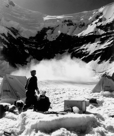 Camp de base et avalanche à proximité ! A 5100 m. - Fosco Maraini