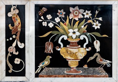 Le maître-autel, équipé de deux tables, surmonté d