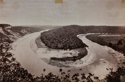 Un méandre dans une rivière, en Grande-Bretagne, probablement au Pays de Galles, dont le cours a formé un virage en épingle à cheveux - Francis Frith