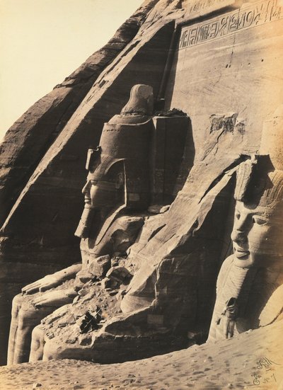 "Égypte et Palestine" : les colosses de Ramsès II sur le côté gauche de la façade du Grand Temple d