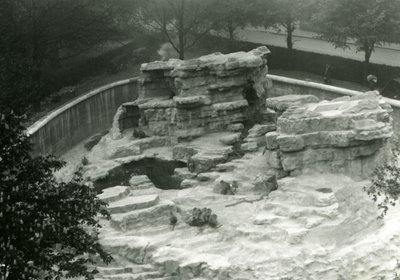 Colline des singes vue du sommet des terrasses Mappin, zoo de Londres - Frederick William Bond