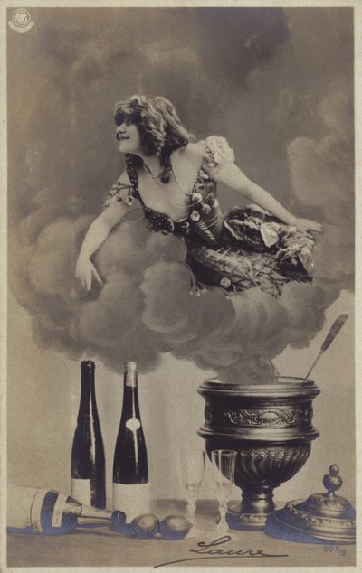 Jeune femme émergeant de la vapeur d