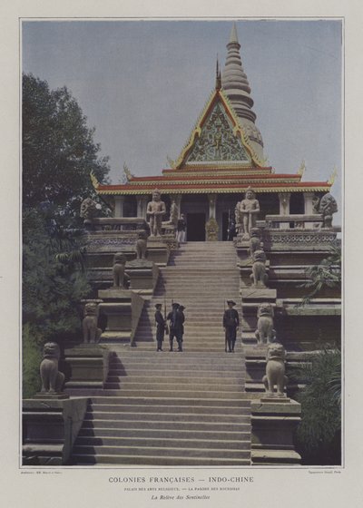Relève de la garde au temple bouddhiste dans la section Indochine de l