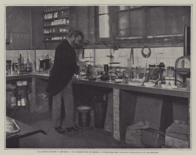 Directeur des travaux scientifiques et techniques dans le laboratoire de chimie à la manufacture de porcelaine de Sèvres, France - French Photographer