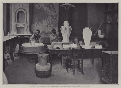 Émaillage au pinceau à la manufacture de porcelaine de Sèvres, France - French Photographer