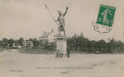 Gien (Loiret), statue de Vercingétorix. Carte postale envoyée en 1913. - French Photographer