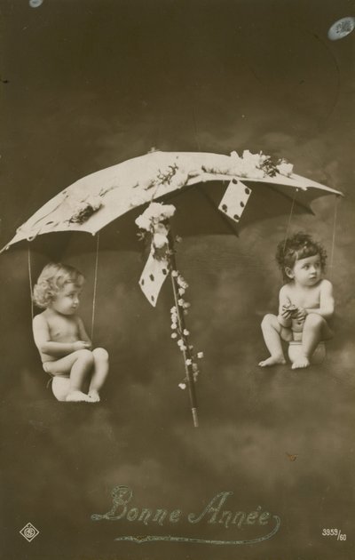 Carte de Bonne Année avec deux bébés suspendus à un parapluie - French Photographer