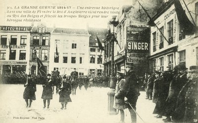 Le roi George V et le roi Albert Ier visitant un village en Flandre - French Photographer