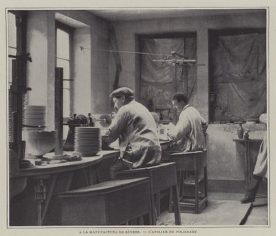 Atelier de polissage à la manufacture de porcelaine de Sèvres, France - French Photographer