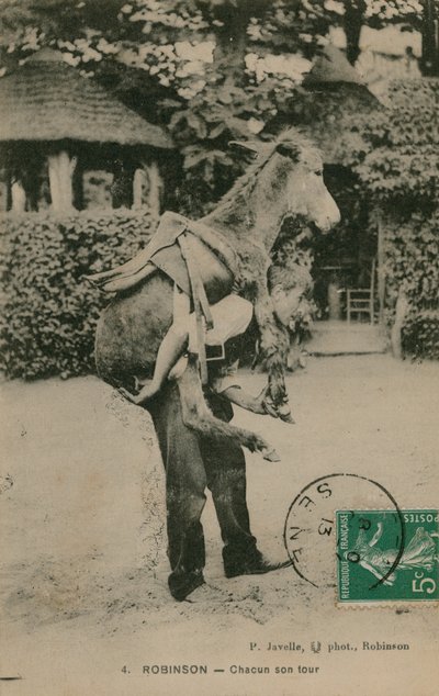 Robinson, Chacun son tour. Jeune homme portant un âne - French Photographer