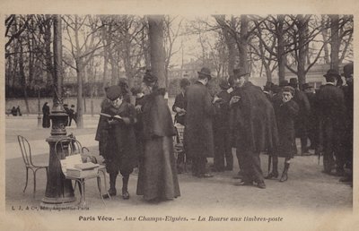 Marché aux timbres sur les Champs-Élysées, Paris - French Photographer