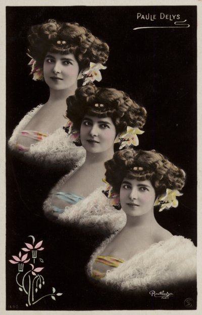 Trois têtes féminines identiques - French Photographer