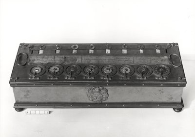 Machine à calculer inventée par Blaise Pascal (1623-62), 1644 (métal) - French School