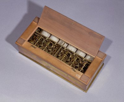 Machine à calculer inventée par Blaise Pascal en 1642 - French School