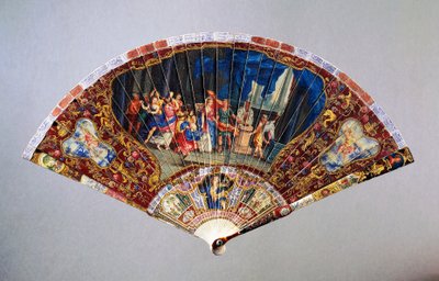 Éventail endommagé de style Vernis Martin représentant le Mariage de la Noblesse, cuir de cygne avec garde en ivoire peint, hauteur 20,5 cm - French School