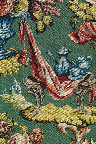 Tissu représentant une chocolatière et une théière, Atelier de Lyon, vers 1730 - French School