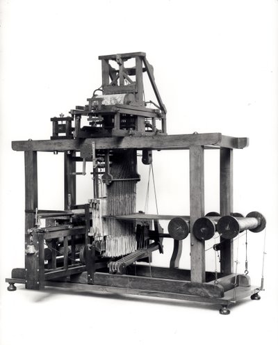 Premier métier entièrement automatisé inventé par Jacques de Vaucanson (1709-82) vers 1745 - French School