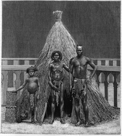 Homme, femme et enfant de la troupe angolaise exposés à Paris lors de l