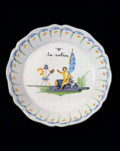 Assiette décorée avec un génie assis sur un tambour, et les Trois Ordres de la Nation - French School