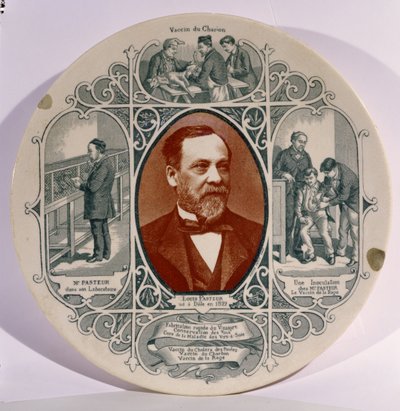 Assiette avec une photographie de Louis Pasteur (1822-95) par Pierre Petit (1832-1909), et des scènes de sa vie - French School