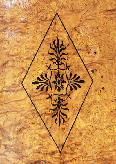 Table de jeux en frêne de style Restauration (Charles X) avec incrustations d