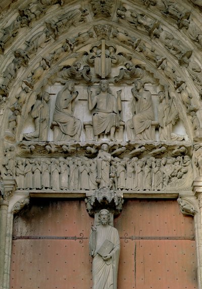 Tympan du portail sud représentant le Christ en trône avec une figure de Beau Christ sur le trumeau en dessous, 12e siècle - French School