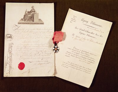 Documents et médaille de la nomination de François Becherel comme chevalier de la Légion d
