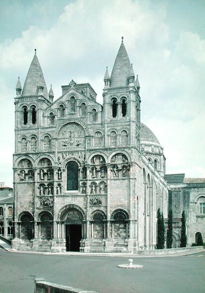 Vue de la façade ouest, construite 1125-35 - French School