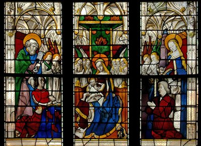 Fenêtre E3 représentant la Vierge et l
