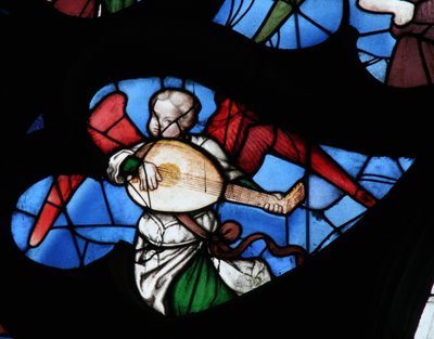 Vitrail représentant un ange musicien - French School