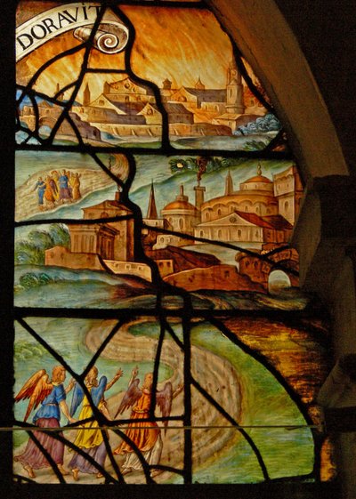 Vitrail dans le Charnier représentant deux scènes : Abattage du cochon : Abraham visité par trois anges - French School