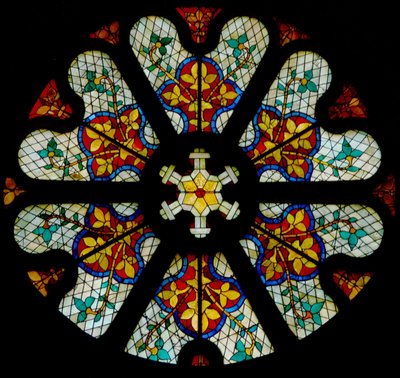 Fenêtre w107, une rosace nord avec verre moderne à motifs - French School