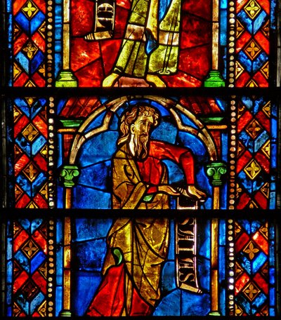 Fenêtre w7 représentant le prophète Isaïe sur l